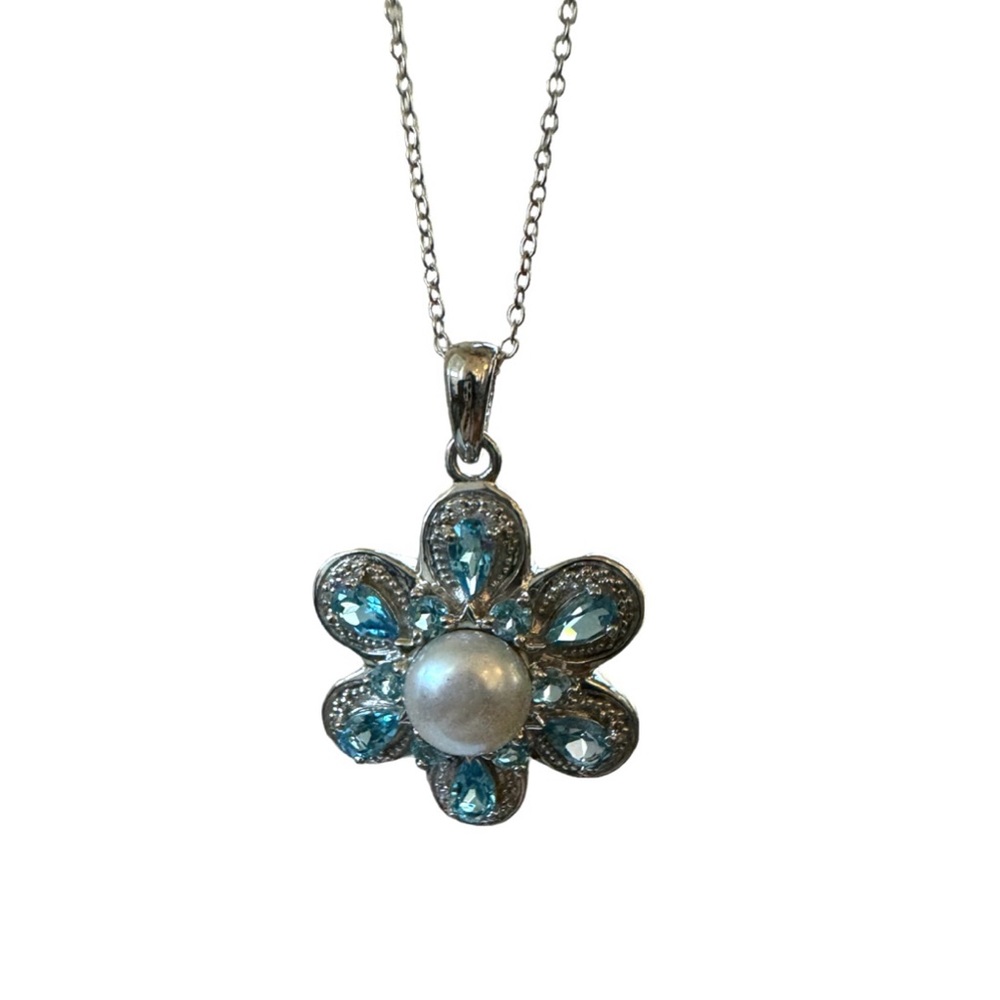 Vintage pearl sky blue flower pendant! 🩵